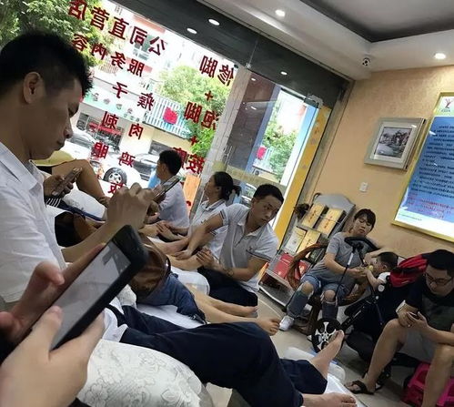 吸金5800億，下班年輕人擠進(jìn)足療店，修腳理發(fā)小店悶聲發(fā)大財